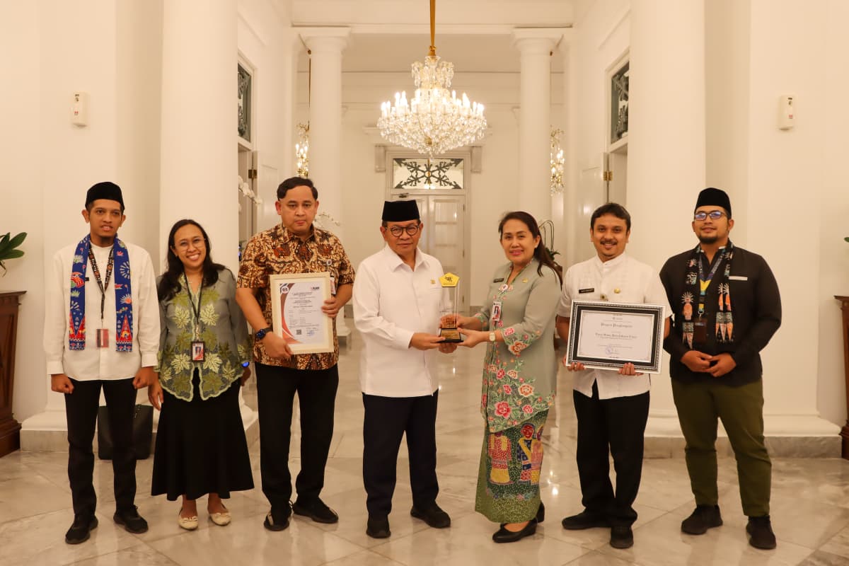 GUBERNUR DKI JAKARTA APRESIASI KINERJA DINAS PPKUKM, RAIH PENGHARGAAN BERTURUT-TURUT DARI KEMENDAG RI