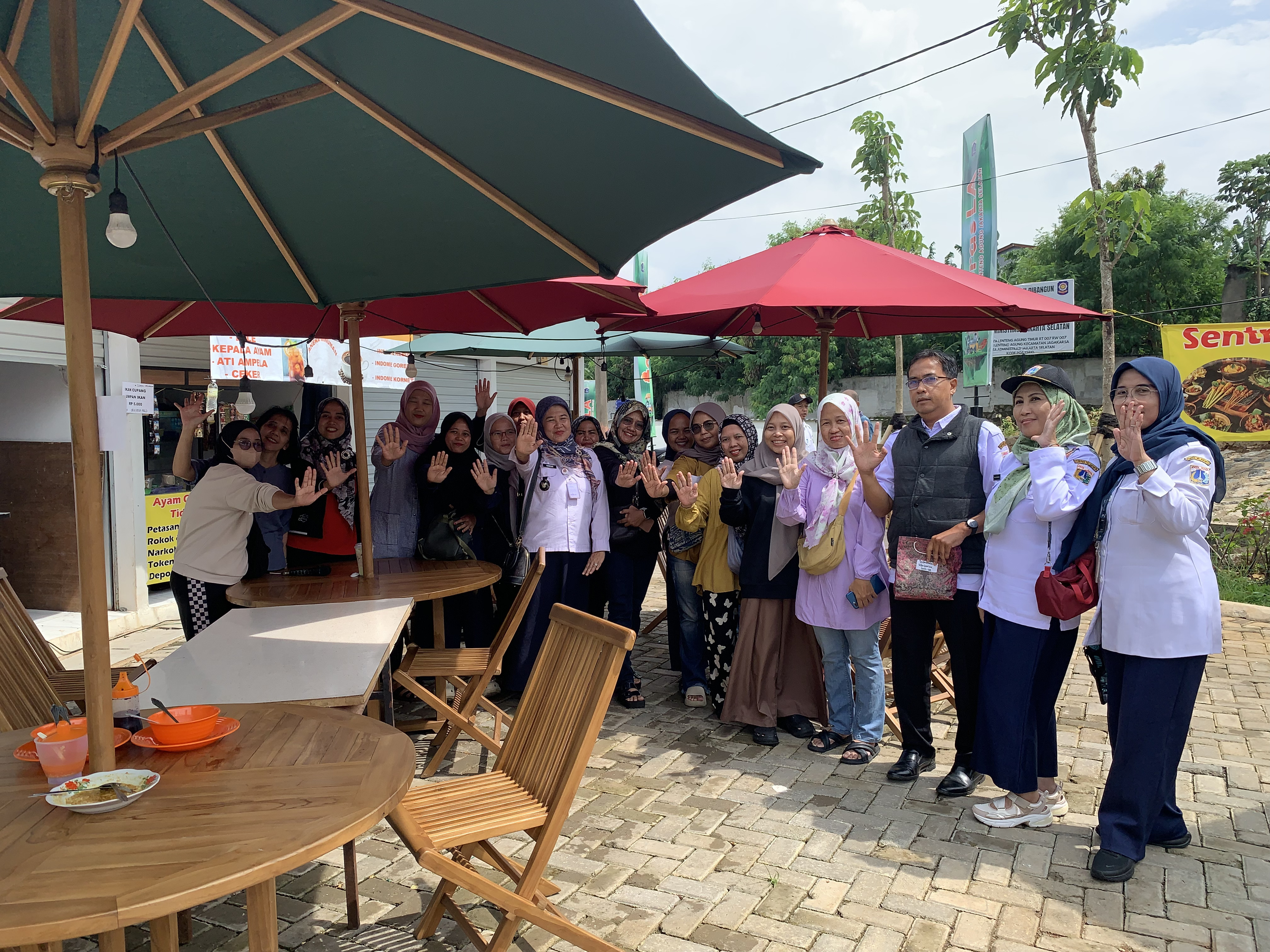 TINGKATKAN MOBILITAS WARGA, 601 KARTU JAKMOB DIDISTRIBUSIKAN DI TERAS LA